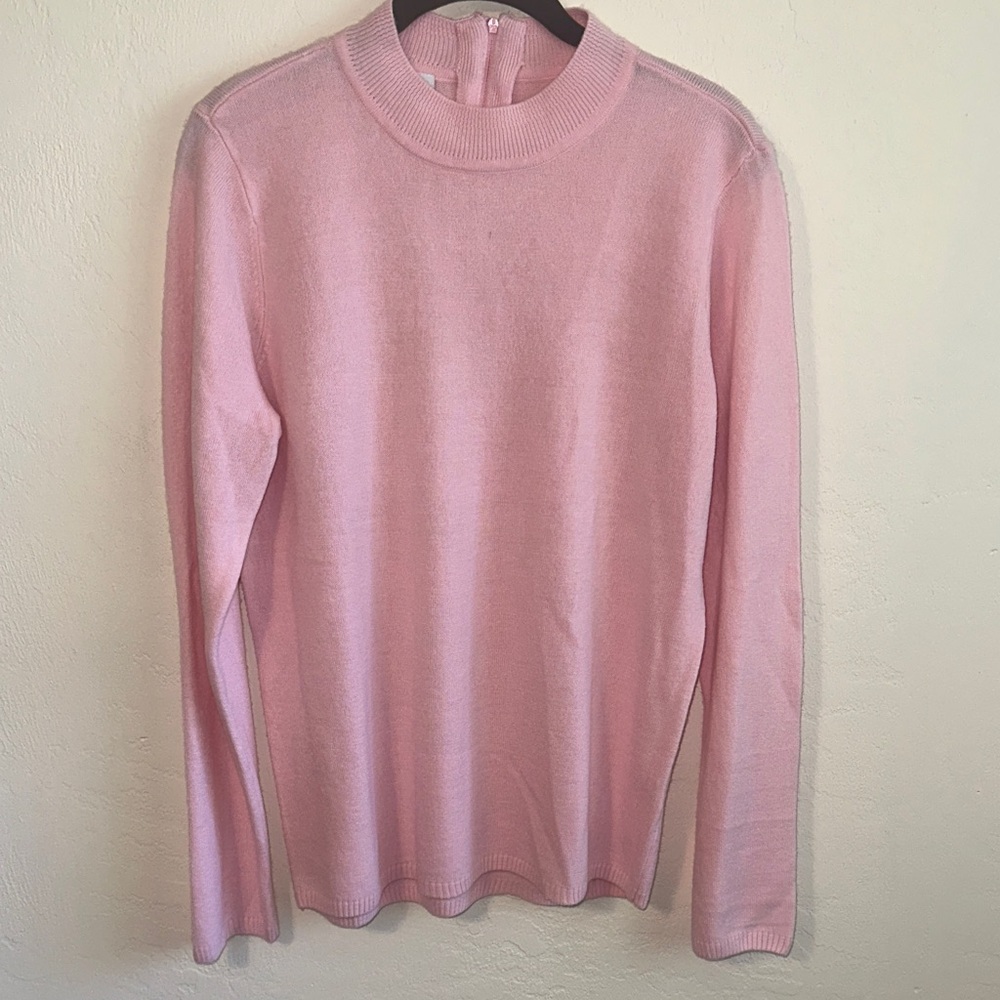 Kim Rogers. Soft Pink Knit Top.